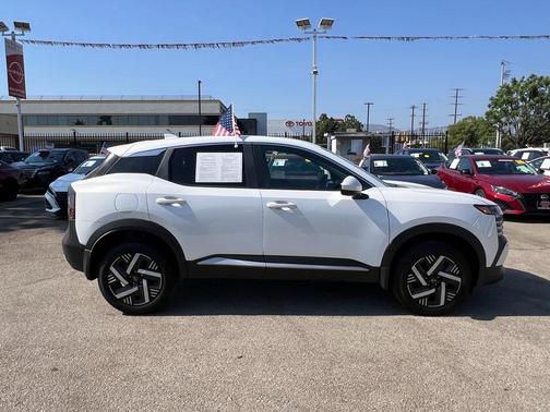 2025 Nissan Kicks SV