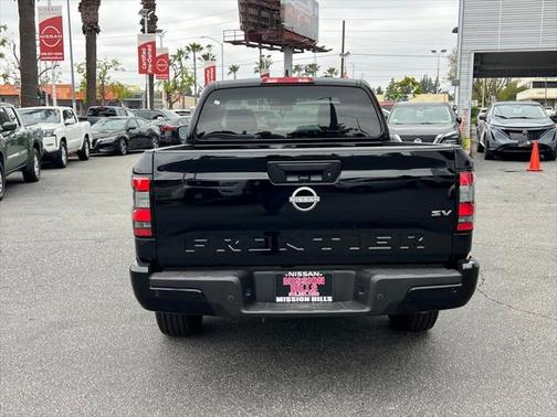2024 Nissan Frontier SV
