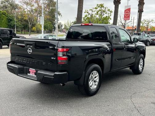 2024 Nissan Frontier SV