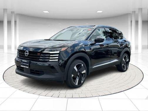Super Black 2025 Nissan Kicks SR