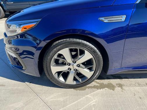 Photo 3 of 25 of 2020 Kia Optima S