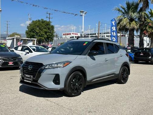 2021 Nissan Kicks SR