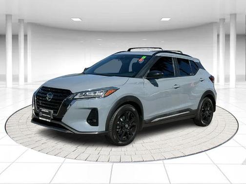 2021 Nissan Kicks SR