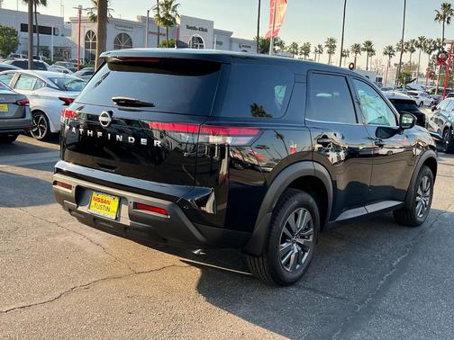 2025 Nissan Pathfinder S FWD