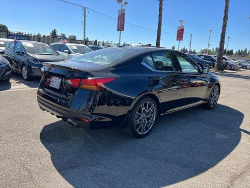2024 Nissan Altima SR VC-Turbo FWD