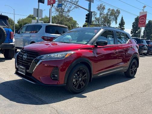 2023 Nissan Kicks SR