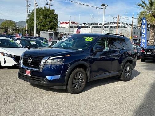 2024 Nissan Pathfinder SV