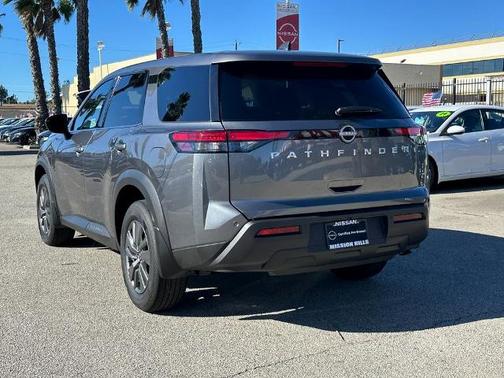 2025 Nissan Pathfinder S