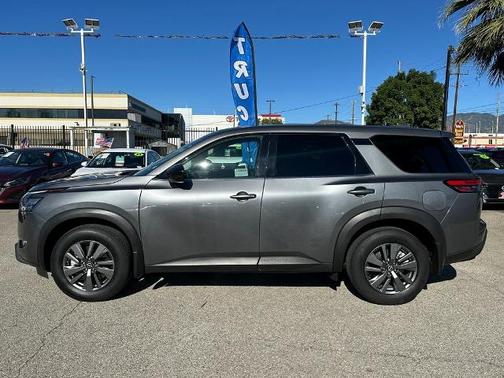 2025 Nissan Pathfinder S