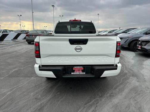 2025 Nissan Frontier SV