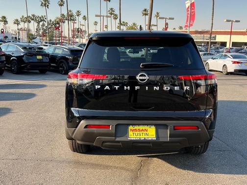 2025 Nissan Pathfinder S FWD