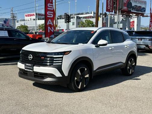 Aspen White Tri 2025 Nissan Kicks SR