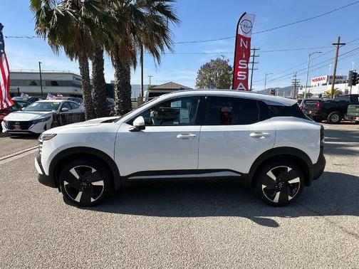 Aspen White Tri 2025 Nissan Kicks SR