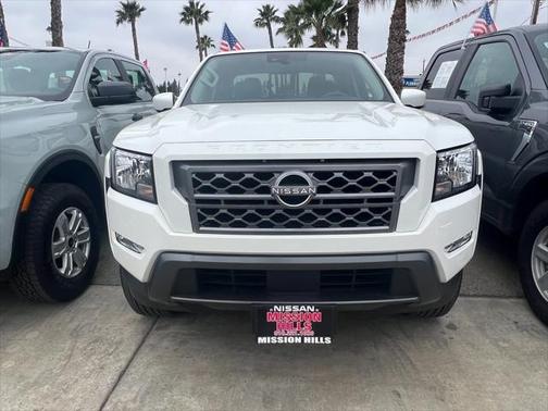 2024 Nissan Frontier SV