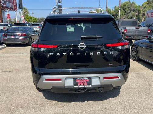 2024 Nissan Pathfinder SL FWD