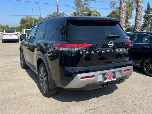 2024 Nissan Pathfinder SL FWD