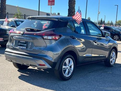 Gun Metallic 2025 Nissan Kicks Play S