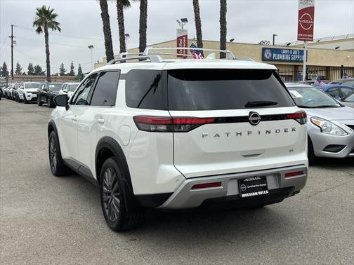 2024 Nissan Pathfinder SL FWD