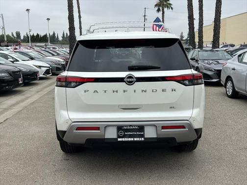 2024 Nissan Pathfinder SL FWD