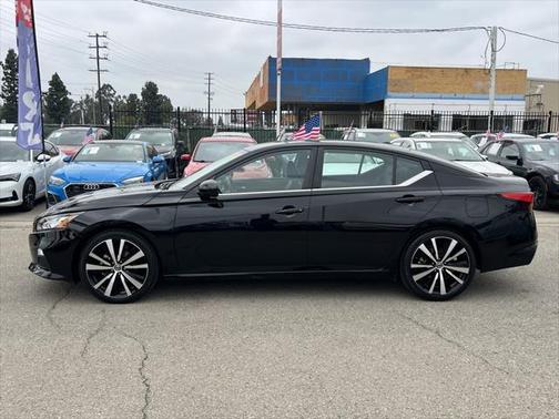 2022 Nissan Altima SR FWD