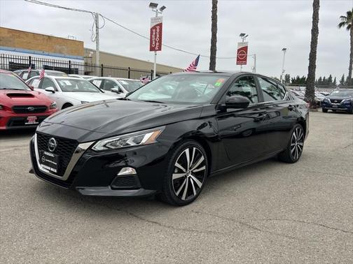 2022 Nissan Altima SR FWD