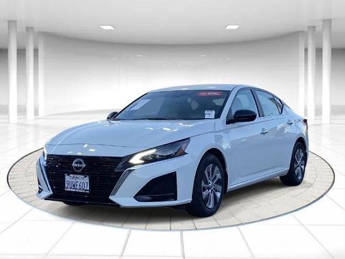 Glacier White 2025 Nissan Altima S