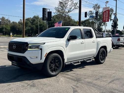 2023 Nissan Frontier SV