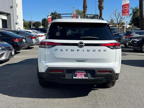2025 Nissan Pathfinder SV FWD