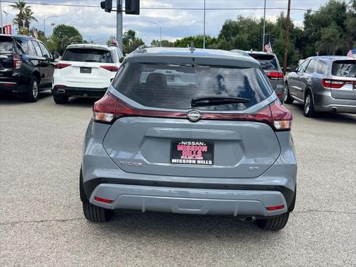 2023 Nissan Kicks SR