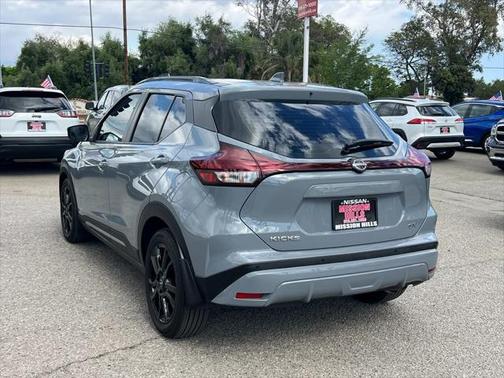 2023 Nissan Kicks SR