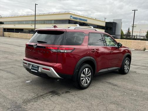 2024 Nissan Pathfinder SL FWD