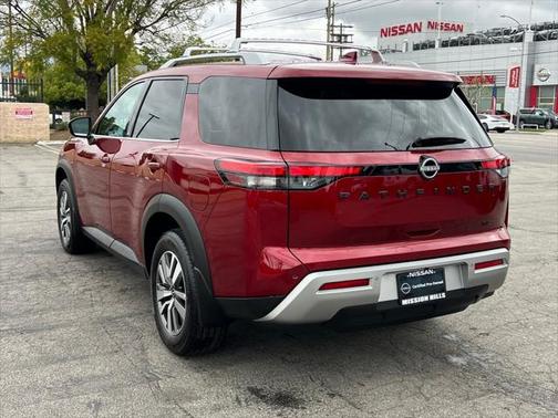 2024 Nissan Pathfinder SL FWD