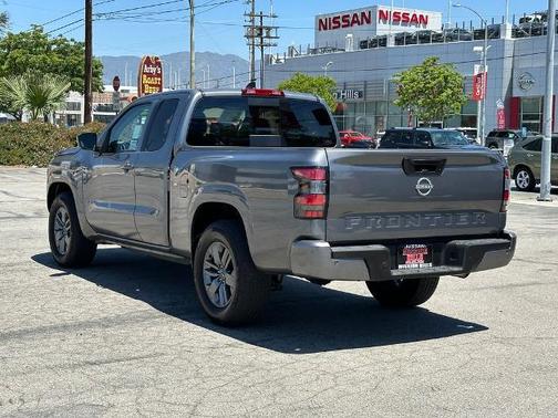 Gun Metallic 2025 Nissan Frontier SV