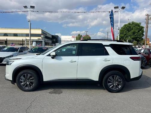 2024 Nissan Pathfinder SV