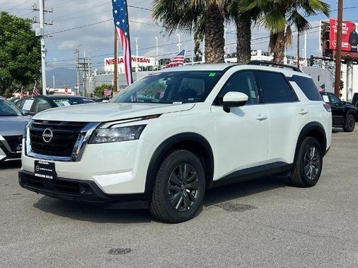 2024 Nissan Pathfinder SV