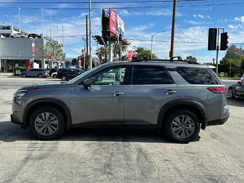 2024 Nissan Pathfinder SV