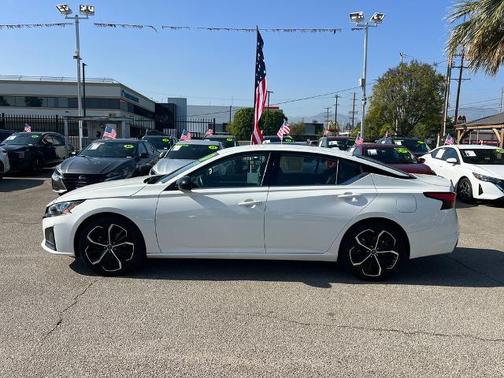 Glacier White 2024 Nissan Altima 2.5 SR