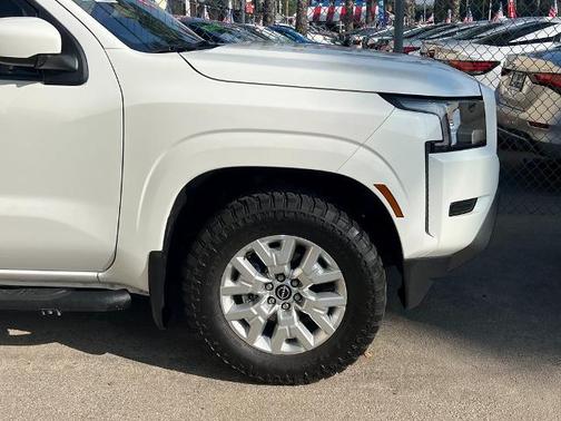2023 Nissan Frontier SV
