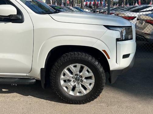 2023 Nissan Frontier SV