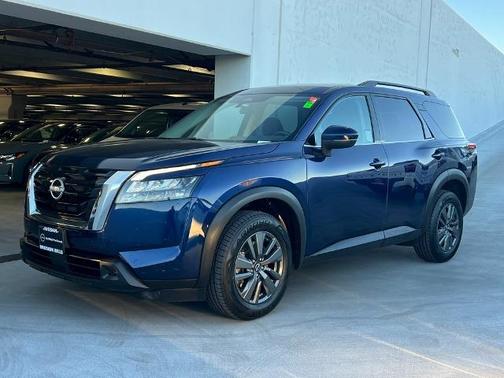 2024 Nissan Pathfinder SV