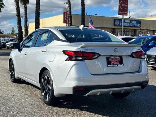 2025 Nissan Versa 1.6 SR