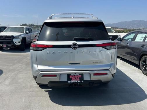 2022 Nissan Pathfinder Platinum 2WD