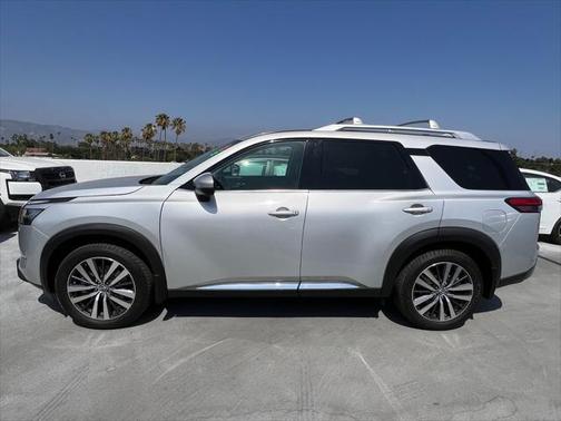 2022 Nissan Pathfinder Platinum 2WD