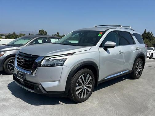 2022 Nissan Pathfinder Platinum 2WD