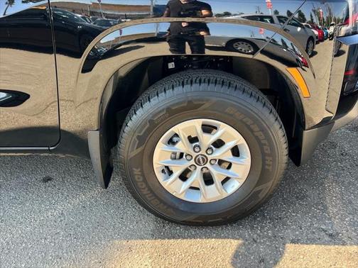 2024 Nissan Frontier SV