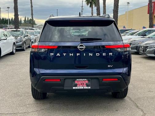 2024 Nissan Pathfinder SV