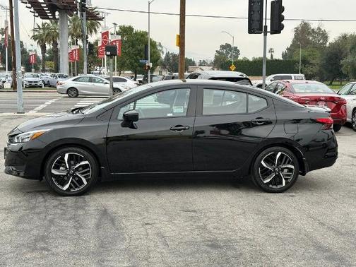 2025 Nissan Versa 1.6 SR