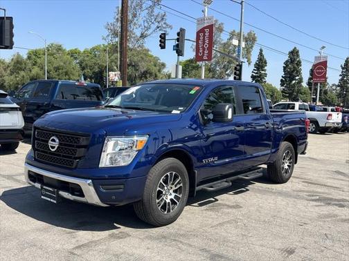 2022 Nissan Titan SV
