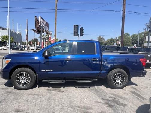 2022 Nissan Titan SV
