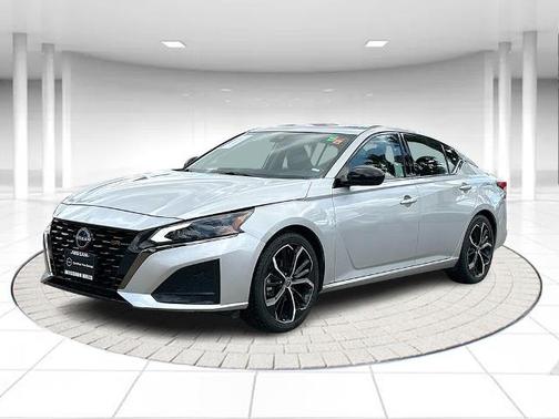Brilliant Silver Metallic 2024 Nissan Altima 2.5 SR